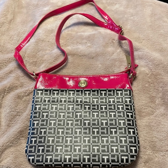 Adorable Tommy Hilfiger purse - Picture 1 of 7